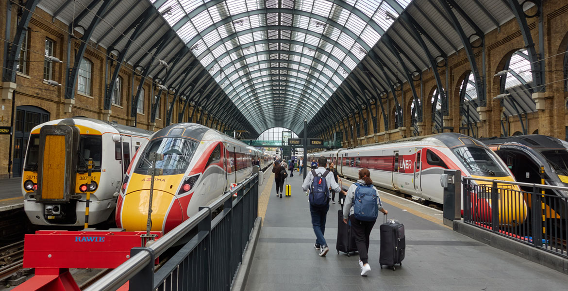 edinburgh train station